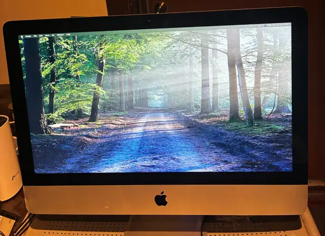 Apple iMac 21' BONUS SOFTWARE! - Photo 6