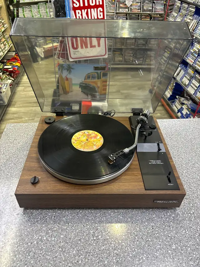 Realistic Lab-260 Belt Drive TurnTable - Photo 2