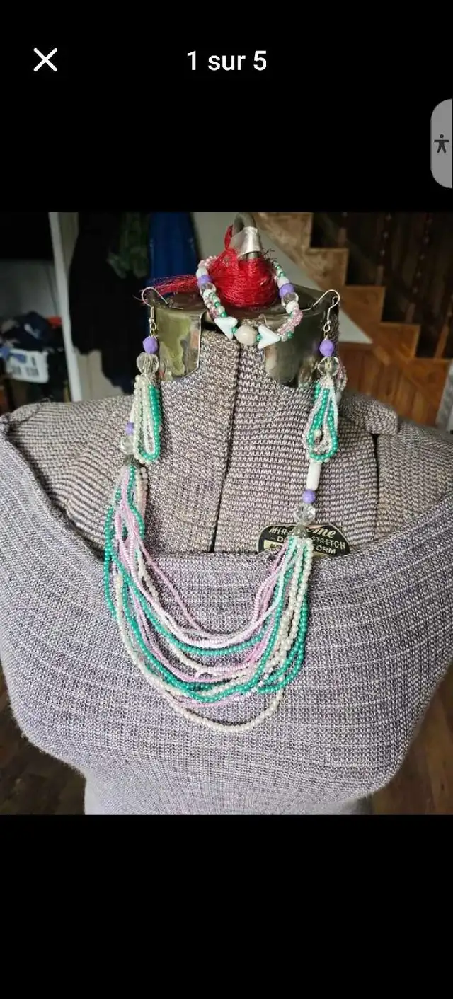 Collier fait à la main avec bracelet et boucle d'oreilles