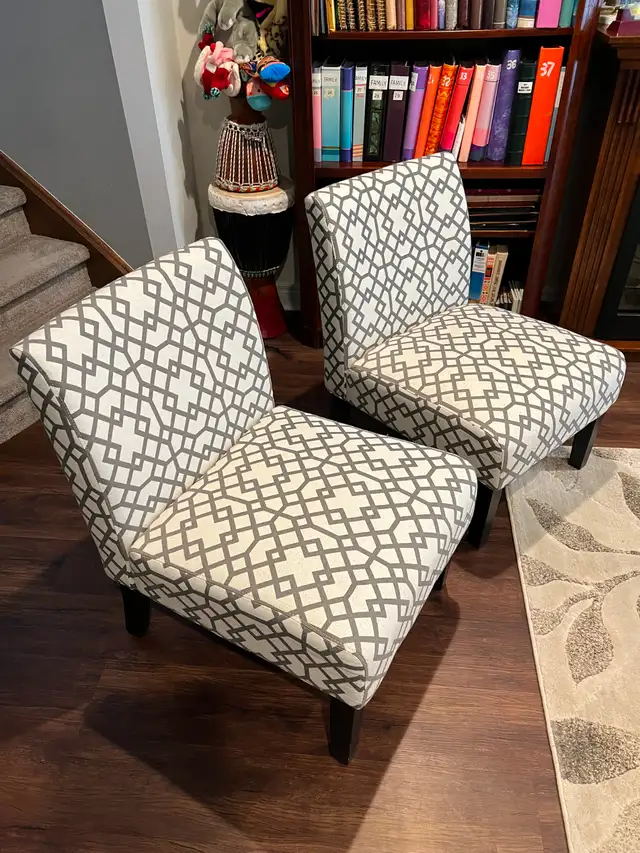 Sharp Accent Chairs in white/grey geometric pattern. - Photo 2