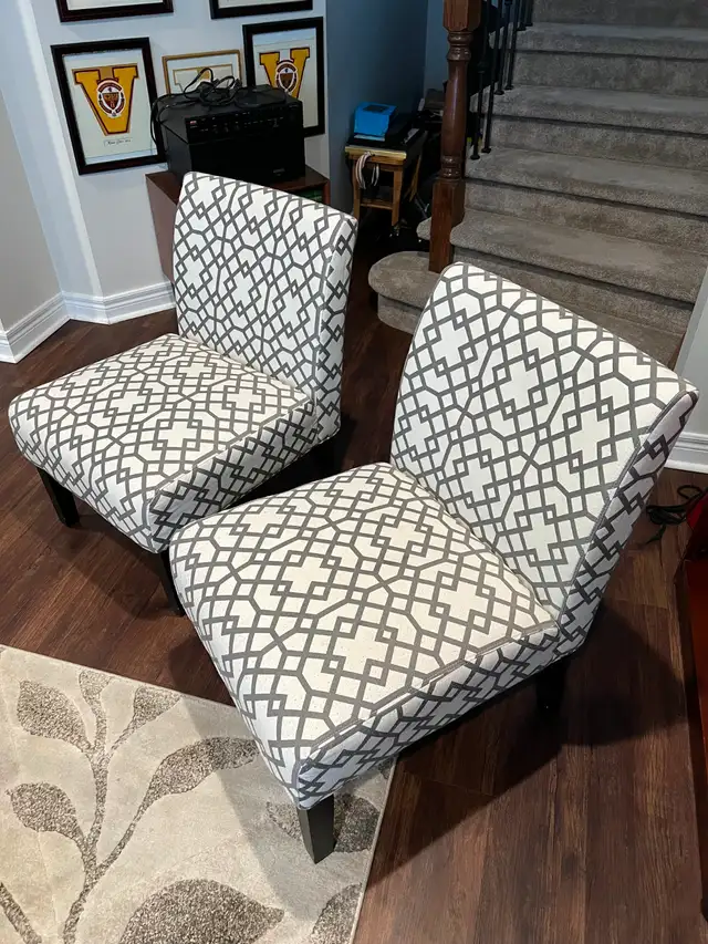 Sharp Accent Chairs in white/grey geometric pattern. - Photo 3