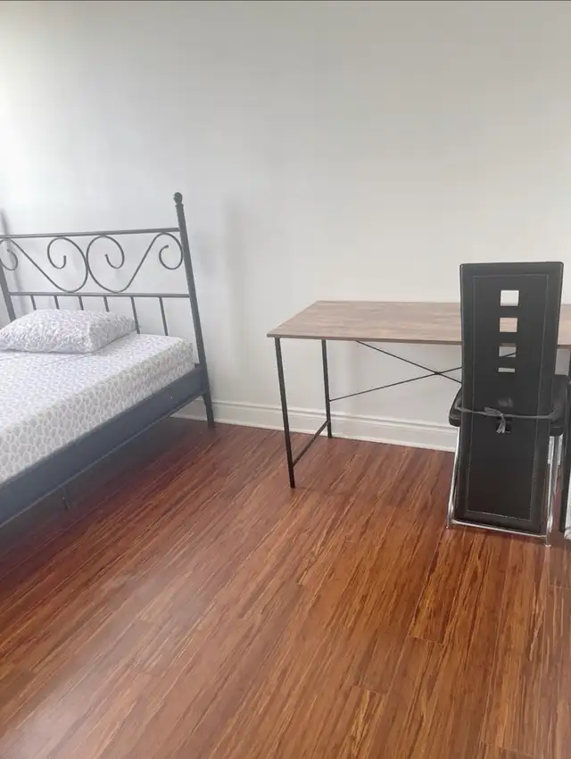 Room for rent near Square1. Mississauga FEMALE ONLY - Photo 2