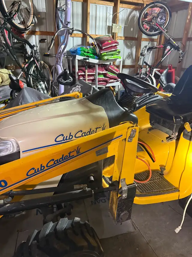 Cub Cadet 7254 4x4 w/Kawi 25hp - Photo 3