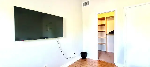 Large Room for Rent – Heartland, Mississauga - Photo 3