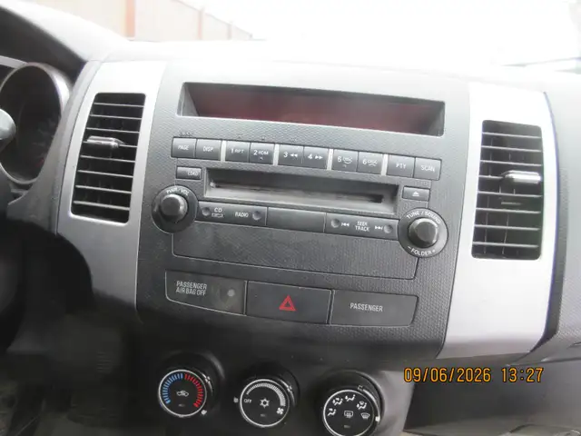 2011 Mitsubishi Outlander ES SAFTIED! - Photo 5