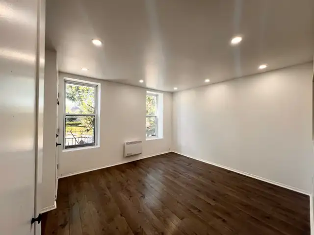 Superbe 4 1/2 rénové à louer : 1 MOIS DE LOYER GRATUIT . - Photo 2