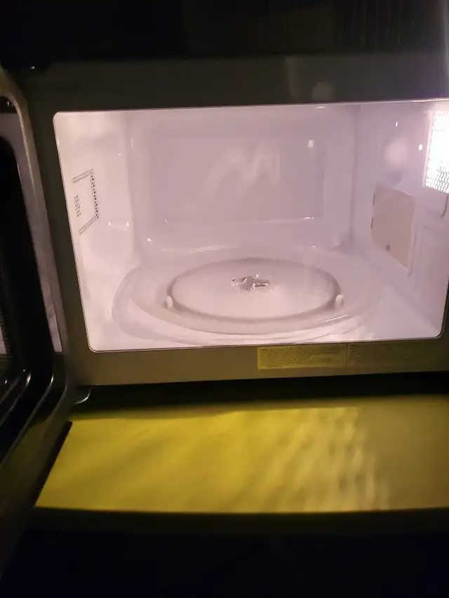 Hamilton Beach Microwave - Photo 2