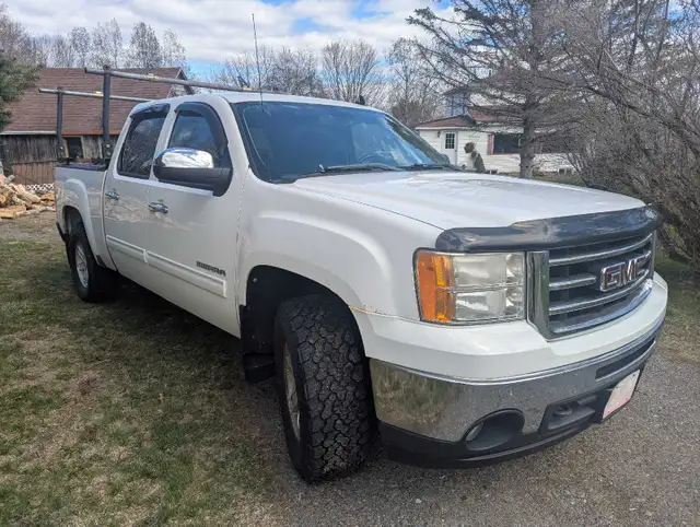2012 GMC Sierra SLE 4x4 - Photo 2
