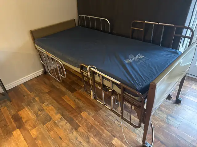 Invacare hospital bed - Photo 2