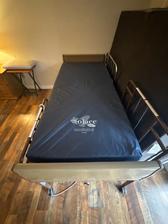 Invacare hospital bed - Photo 3