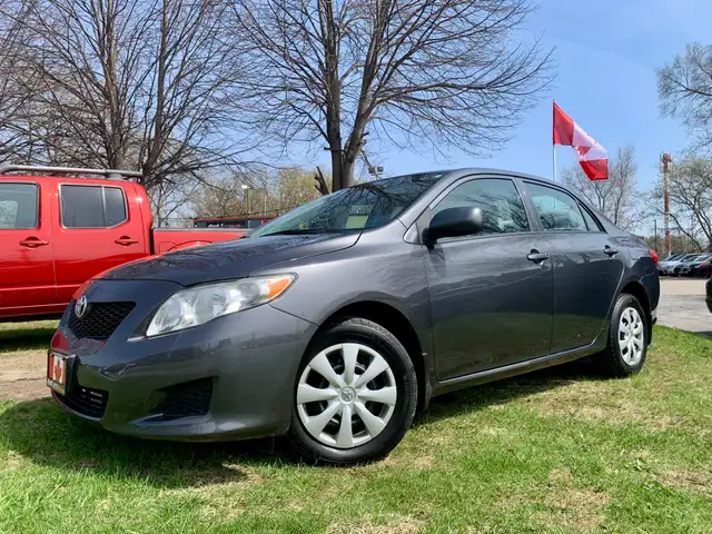 2010 COROLLA 5 SPEED 1 OWNER CERTIFIED LOW KMS