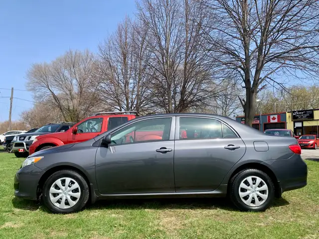 2010 COROLLA 5 SPEED 1 OWNER CERTIFIED LOW KMS - Photo 2
