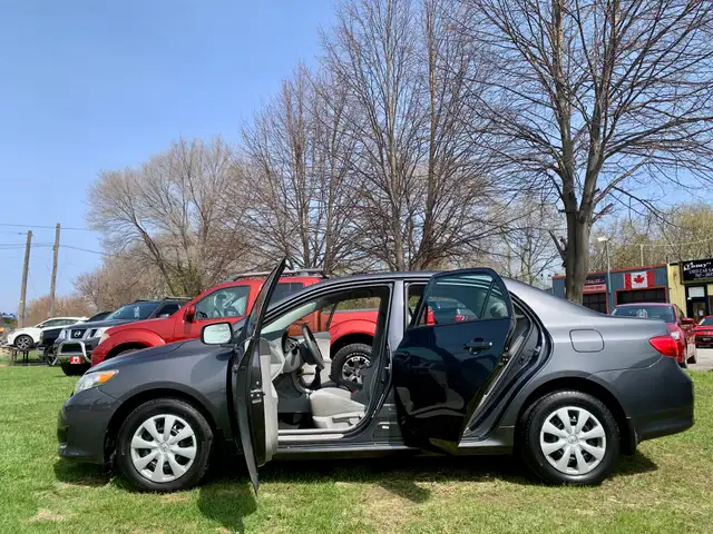 2010 COROLLA 5 SPEED 1 OWNER CERTIFIED LOW KMS - Photo 3