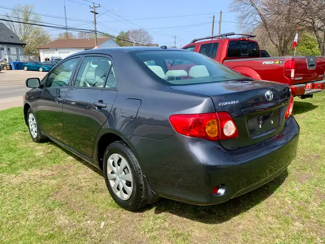 2010 COROLLA 5 SPEED 1 OWNER CERTIFIED LOW KMS - Photo 4