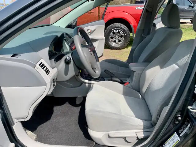 2010 COROLLA 5 SPEED 1 OWNER CERTIFIED LOW KMS - Photo 13
