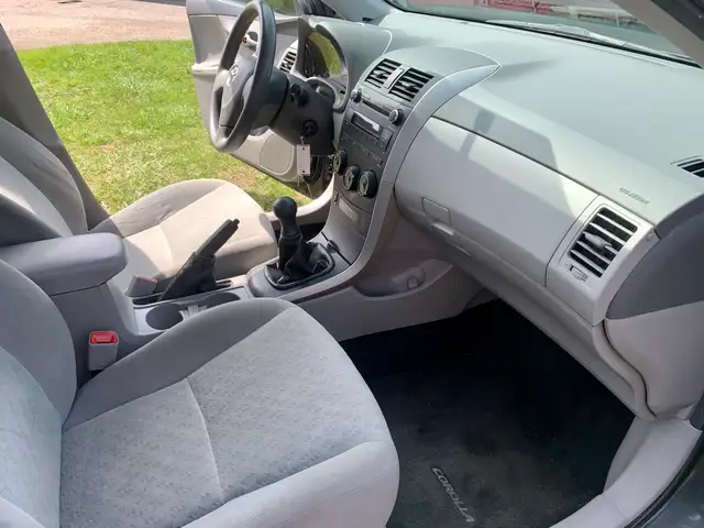 2010 COROLLA 5 SPEED 1 OWNER CERTIFIED LOW KMS - Photo 14