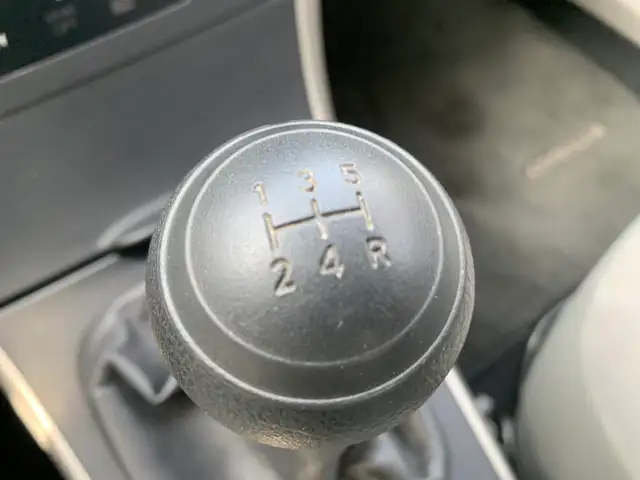 2010 COROLLA 5 SPEED 1 OWNER CERTIFIED LOW KMS - Photo 17