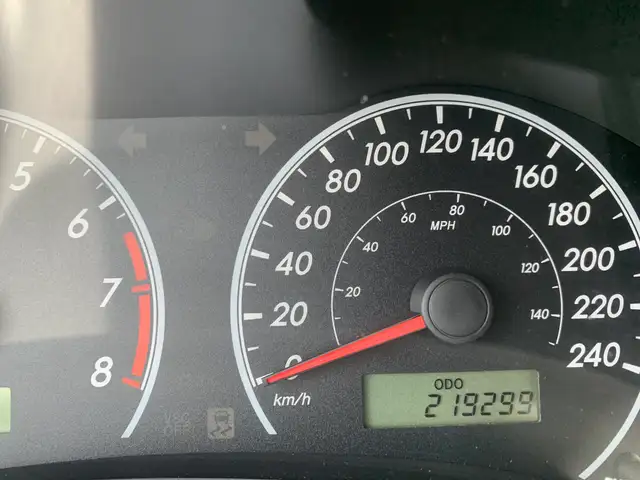 2010 COROLLA 5 SPEED 1 OWNER CERTIFIED LOW KMS - Photo 20