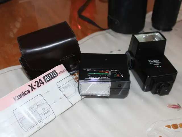 Vintage Assorted SLR Camera Equipment - Photo 4