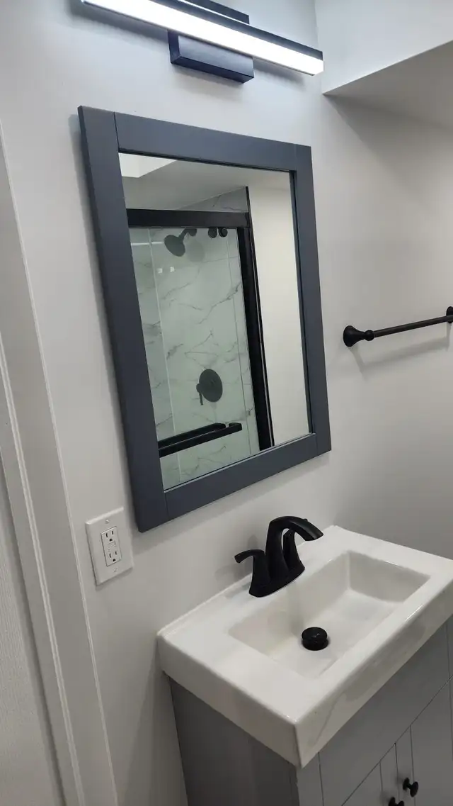 Furnished share room for Girl Near Sheridan College Brampon