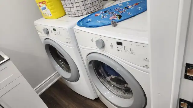 Furnished share room for Girl Near Sheridan College Brampon - Photo 3