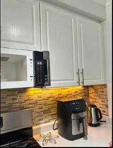 Room for rent along Eglinton and Hurontario. Filipino landlord.