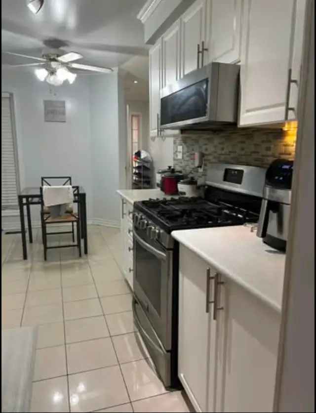 Room for rent along Eglinton and Hurontario. Filipino landlord. - Photo 2