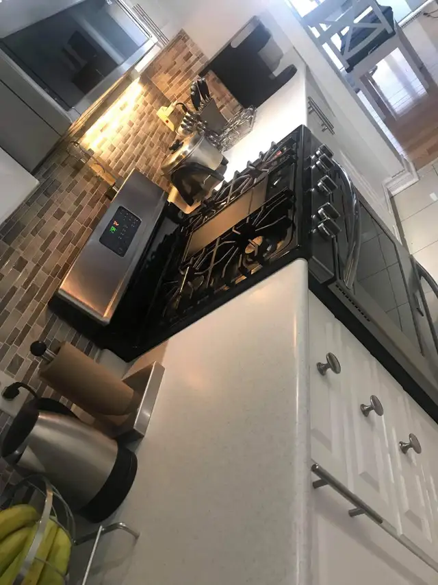 Room for rent along Eglinton and Hurontario. Filipino landlord. - Photo 3