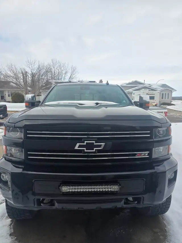 2016 Chevrolet 2500 duramax Z71 - Photo 2