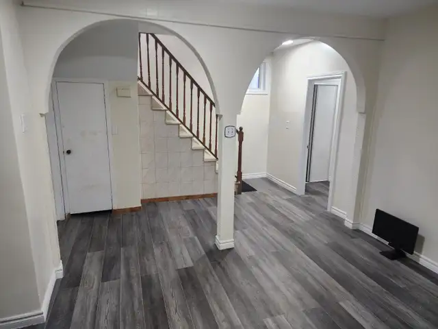 Room For rent NEWLY RENOVATED - Photo 3