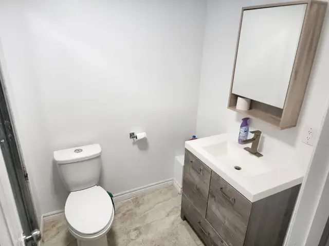 Room For rent NEWLY RENOVATED - Photo 7