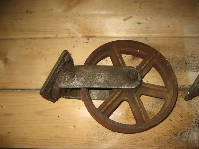 2 Large Antique Cast Iron Swivel Casters - Photo 3