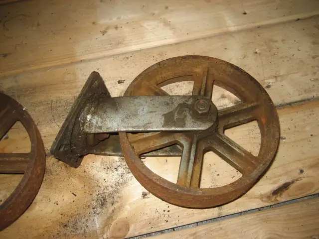 2 Large Antique Cast Iron Swivel Casters - Photo 4