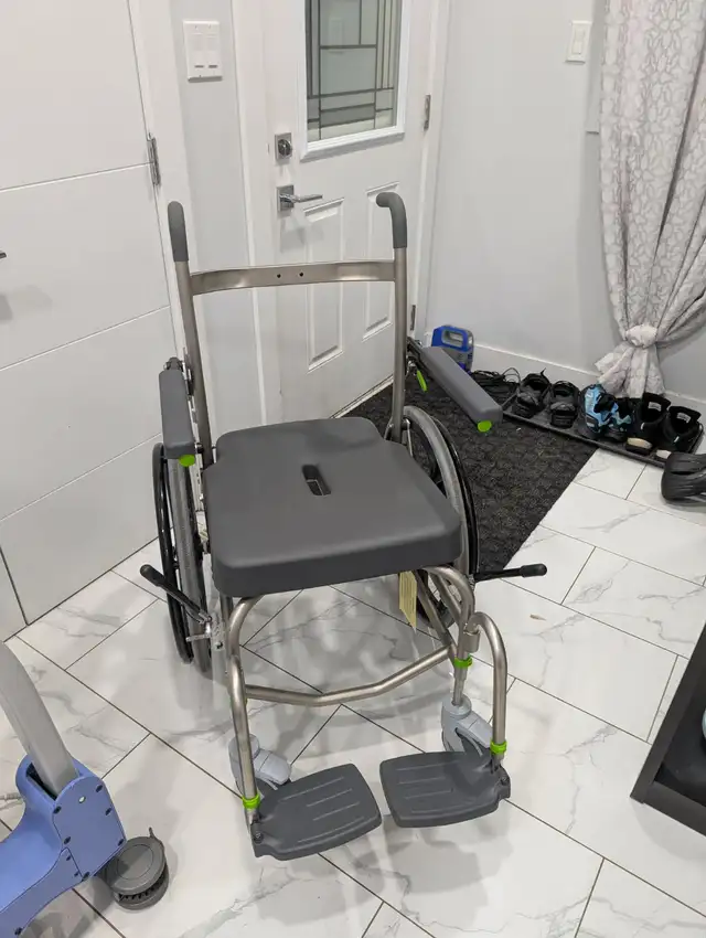 RAZ SP(SELF PROPELLED) MOBILE SHOWER CHAIR