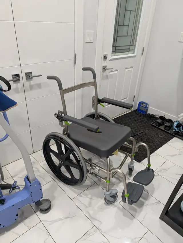 RAZ SP(SELF PROPELLED) MOBILE SHOWER CHAIR - Photo 3