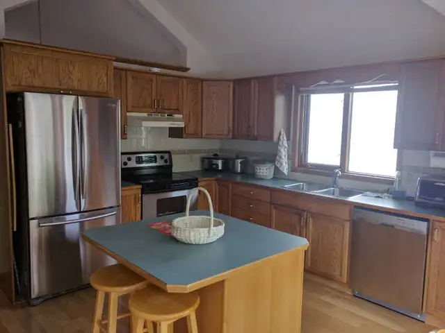 ✨ $765 AMAZING PLACE – Cozy Furnished Bedroom (Riverbend) - Photo 5