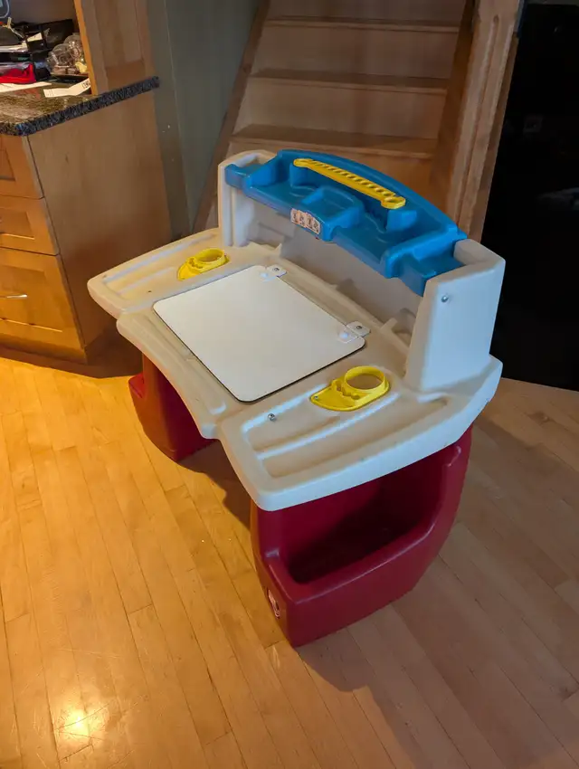 Step2 Studio Art & Drawing Desk