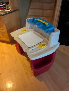 Step2 Studio Art & Drawing Desk