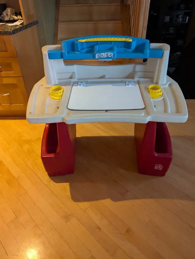 Step2 Studio Art & Drawing Desk - Photo 2