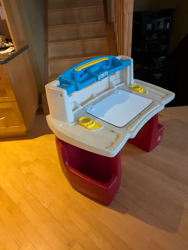 Step2 Studio Art & Drawing Desk - Photo 3