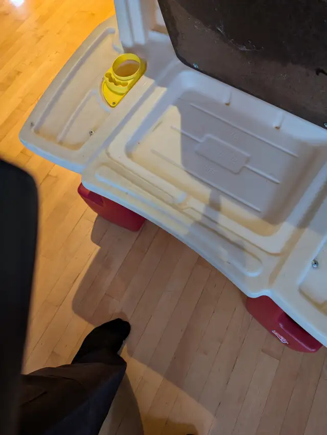 Step2 Studio Art & Drawing Desk - Photo 6