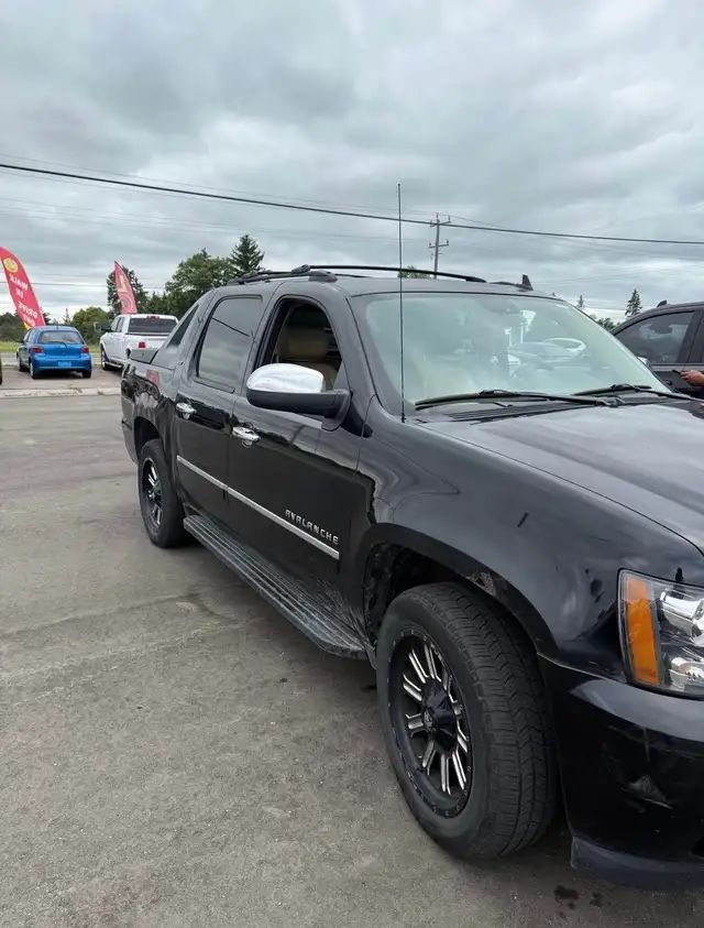 2011 Chevrolet Avalanche FOR SALE - Photo 2