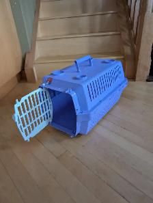 Voyageur Model 100 Small Purple Pet Carrier