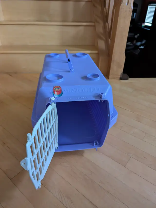 Voyageur Model 100 Small Purple Pet Carrier - Photo 2