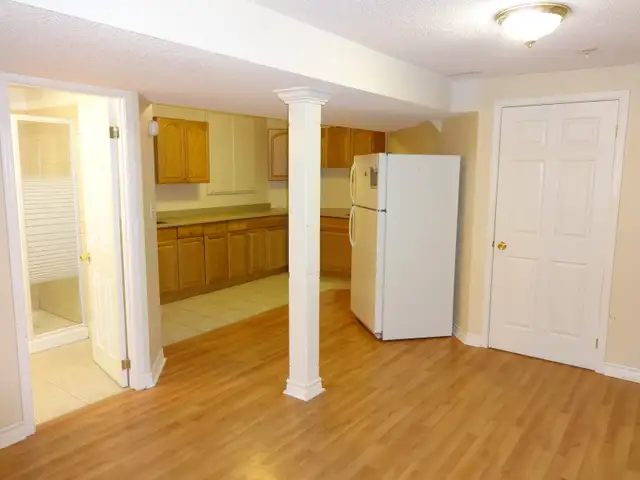 $975 - 1 room in bsmt apt, Richmond Hill, Bathurst / Elgin Mills - Photo 4