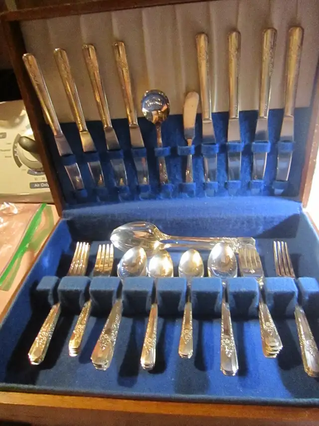 #69A   L A ROSE silverware set for 8 - Photo 2