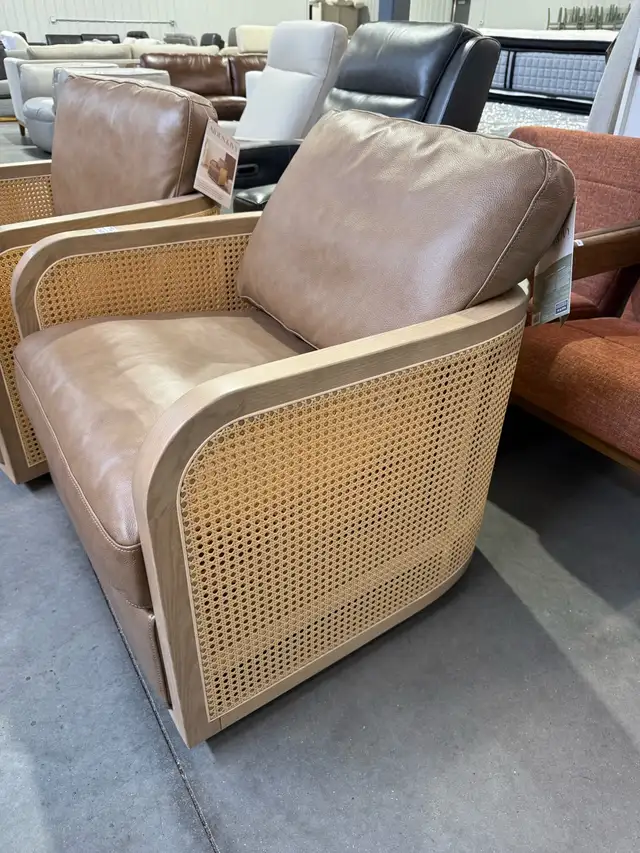 Set of 2 leather swivel accent chairs - Photo 3