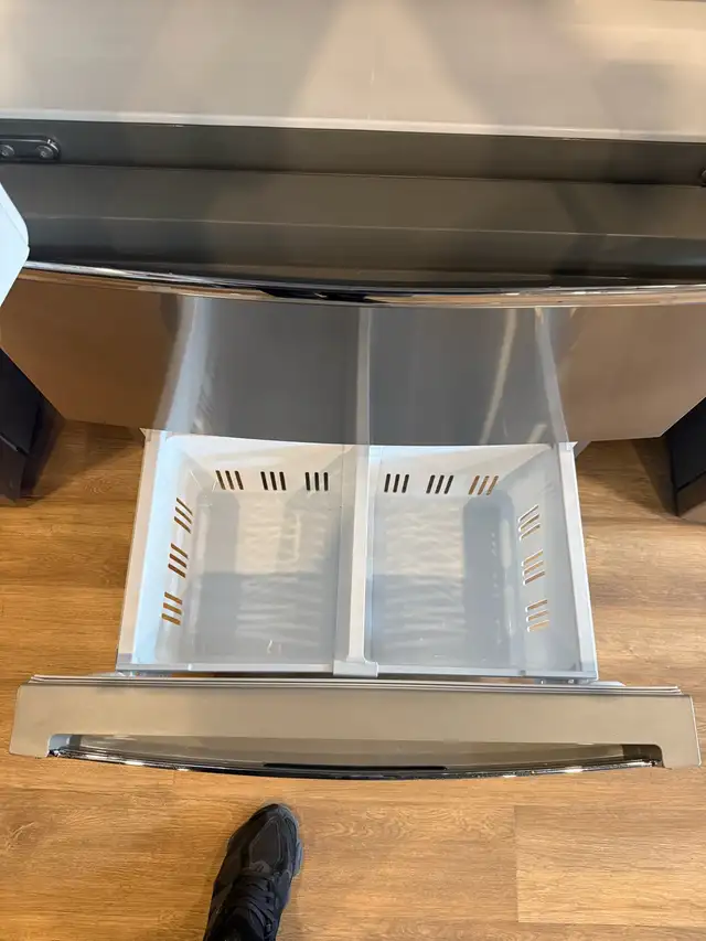 LG 33" Stainless Steel French 4 Door - Photo 4