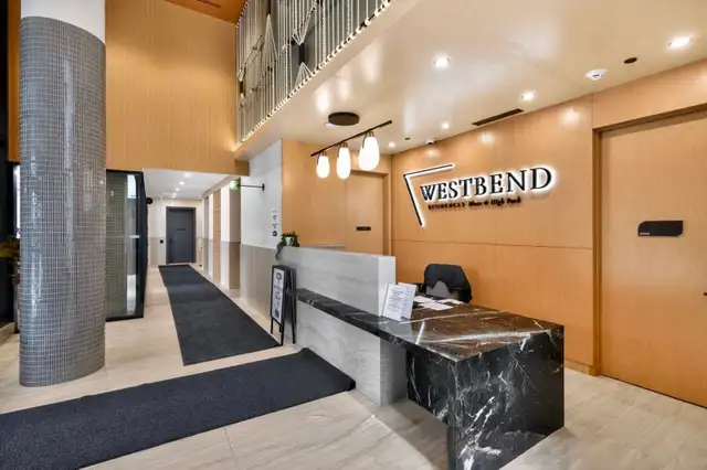 BRAND NEW -STUNNING 1 BED  DEN CONDO IN HIGH PARK FOR LEASE! - Photo 2