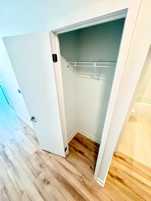 BRAND NEW -STUNNING 1 BED  DEN CONDO IN HIGH PARK FOR LEASE! - Photo 4